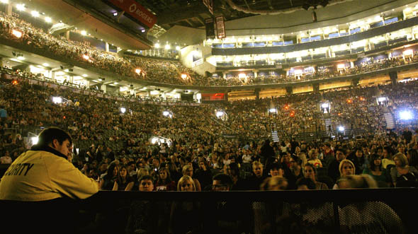 fans at the No Doubt concert at the ACC in Toronto