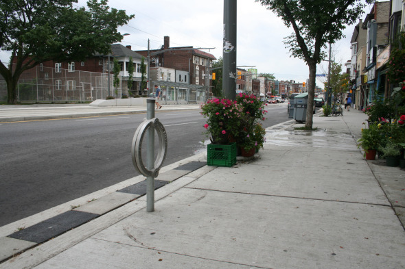 Lack of bicycle locks along St Clair