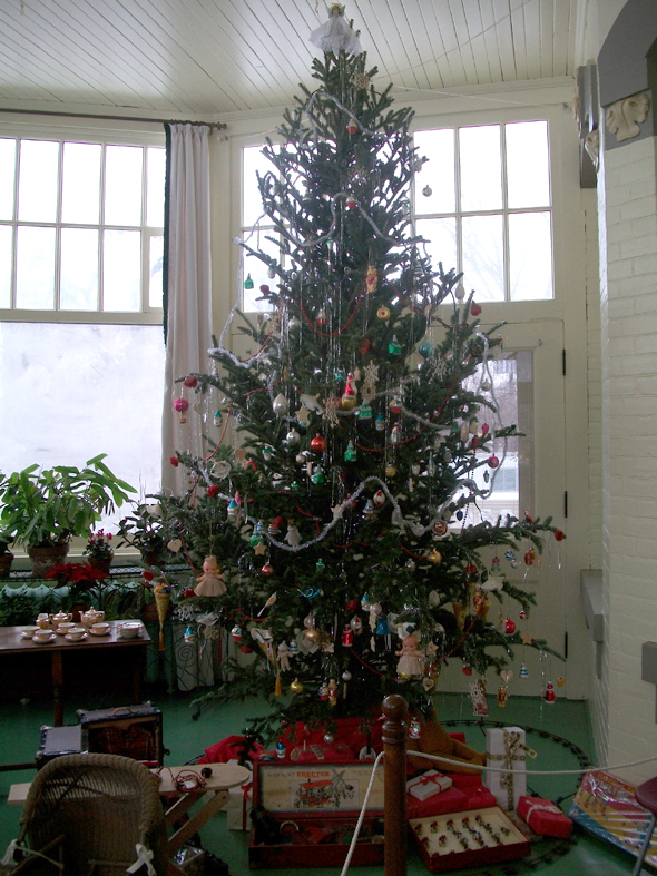 Toronto, 1920s, Christmas, the Austins, Spadina Museum: Historic House and Gardens, Palm Room, Christmas tree 2010