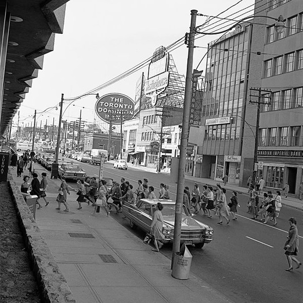201012290-1960sYonge_Street_outside_Eglinton_station_Toronto_1963.jpg