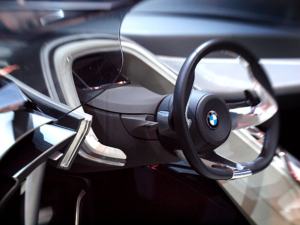 BMW Vision ConnectedDrive wheel and dash