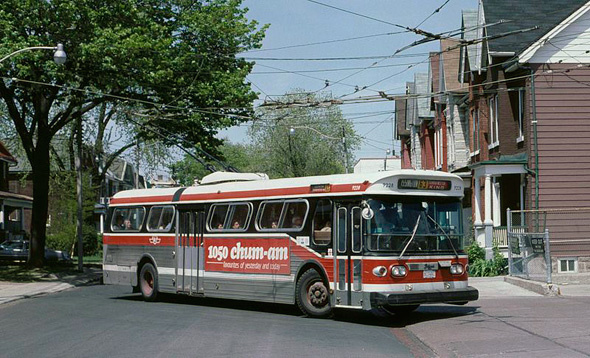2012524-Toronto_Flyer_trolley_bus_1987.jpg