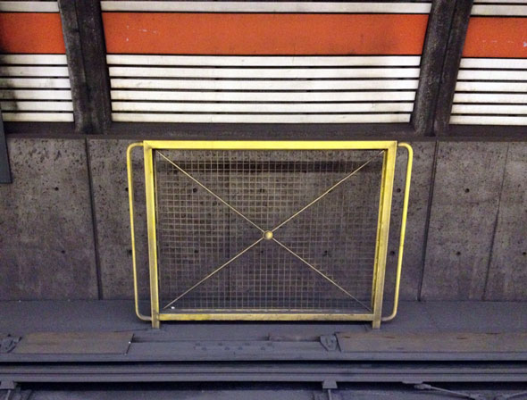 toronto subway barrier